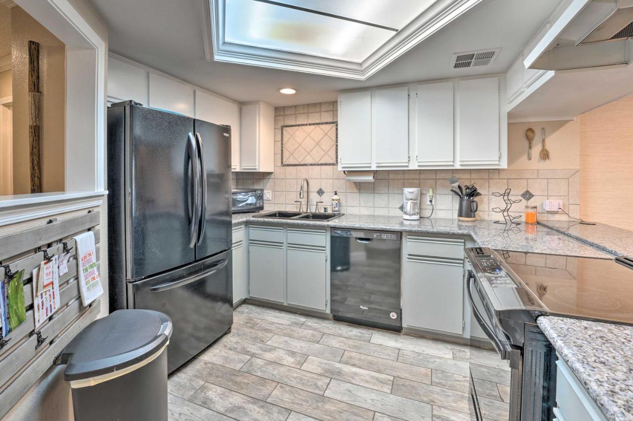 Lake Havasu Condo With Pool Access 1 Block To Beach Лейк Хавасу Сити Екстериор снимка
